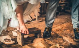 pies de una pareja